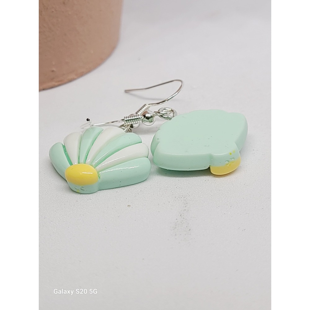 Handmade Mint Green White Pastel Seashell Drop Earrings Nautical Summer Beach - Picture 6 of 8